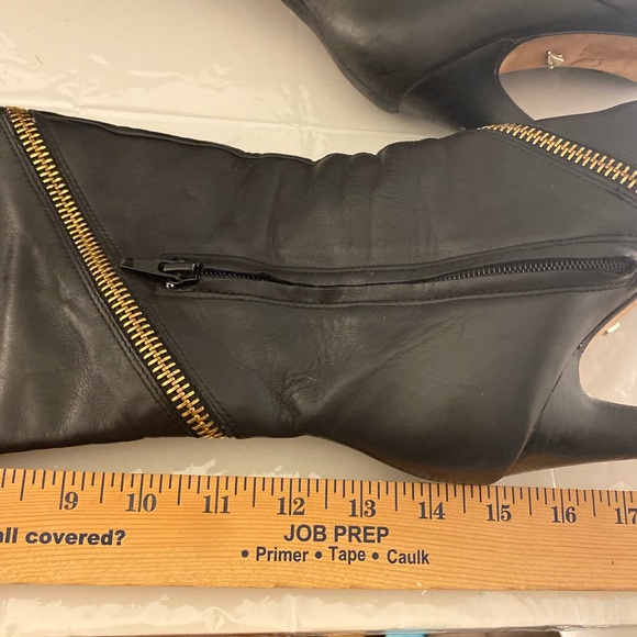 Diane Von Furstenberg Black Leather Zipper
Wraparound Tall Heeled Boots~Size 6 - Picture 7 of 13
